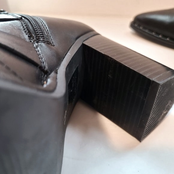 Steve Madden Black Leather Humble Ankle Booties Size 7.5 - Picture 16 of 16